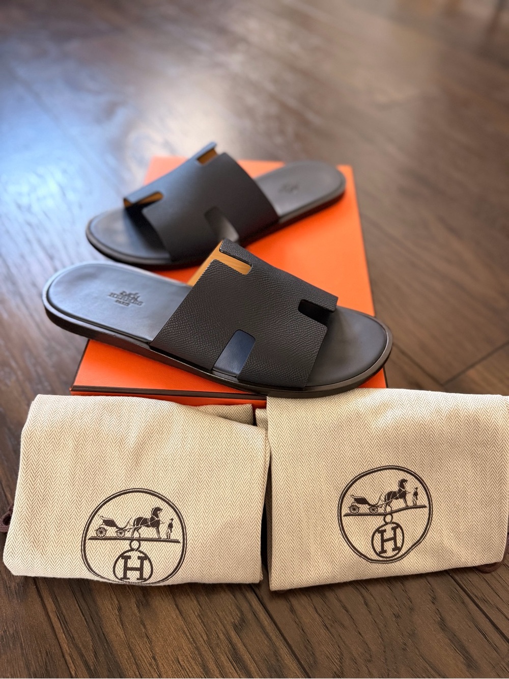 Men’s Hermes Black Izmir Slide Sandals in Textured Leather size 10